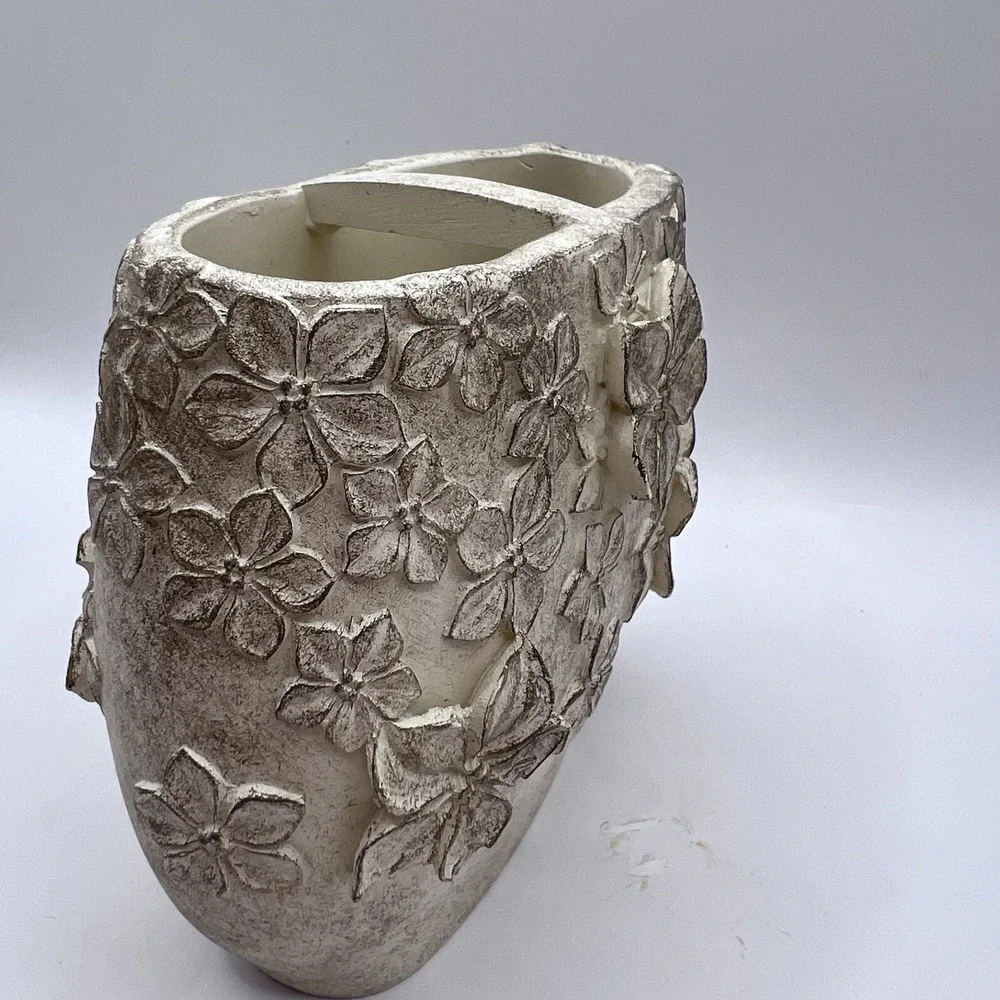Raymond Waites Toothbrush Holder - Resin - Cream Raised 3D Flowers 4